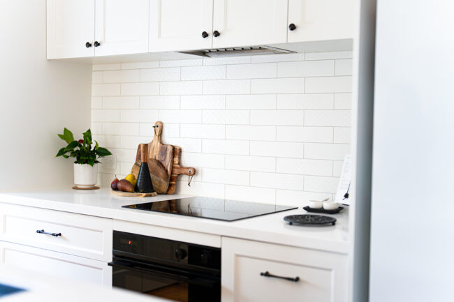 Monochrome_Black_White_Kitchen_02